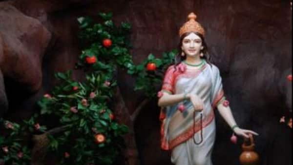 2nd day of Navratri dedicated to Mata  Brahmacharini, know the auspicious time, pooja rituals and Siddha Remedies Chaitr Navratri 2024: નવરાત્રીનો બીજો દિવસ માતા બ્રહ્મચારિણીને સમર્પિત, જાણો શુભ મુહૂર્ત, પૂજા વિધિ અને સિદ્ધ ઉપાય
