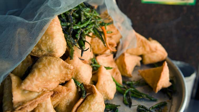 5 Booked In Pune After Workers Of Auto Agency Discover Samosas Stuffed With Condoms, Gutka