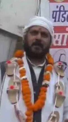 Lok Sabha Election: निदर्लीय प्रत्याशी ने चप्पल की माला पहनकर मांगे वोट | ABP Shorts