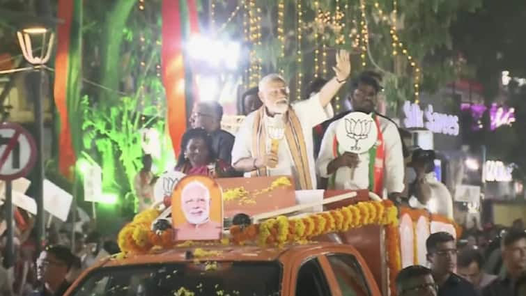 WATCH: PM Modi Holds Roadshow Clad-In Veshti During Chennai Roadshow Tamilisai Soundararajan Annamalai Vinoj P Selvam WATCH: PM Modi Holds Roadshow Clad-In Veshti In Chennai 