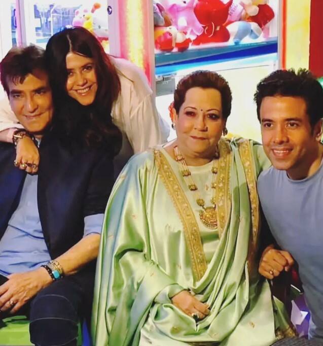 हालांकि जीतेंद्र ने एक थ्रोबैक इंटरव्यू में कहा था, “ मैं 20 साल से ज्यादा से जॉबलेस हूं और इस दौरान मैंने एक रुपये की कमाई नहीं की. हालांकि मेरी पत्नी शोभा और बेटी एकता सारा काम मैनेज करती हैं और मेरा कॉन्ट्रिब्यूशन बस इतना है कि मैंने उस पैसे को सही जगह इन्वेस्ट किया है और ये सारे निवेश फायदे का सौदार साबित हुए हैं.”