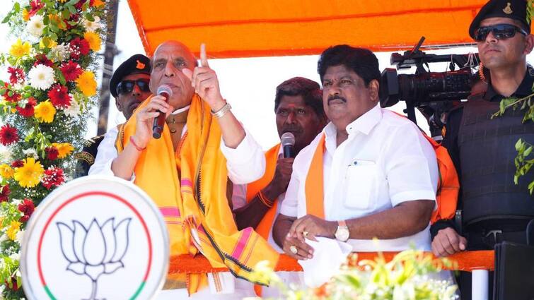 Lok Sabha Elections 2024 Defence Minister Rajnath Singh election campaign in Namakkal Rajnath Singh: ராமலிங்கமா? ரங்கராஜனா? - வேட்பாளர் பெயரை மறந்து பரப்புரைக்கு வந்த மத்திய அமைச்சர் ராஜ்நாத் சிங்!
