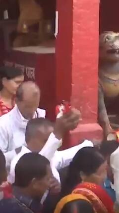 Navratri 2024: वाराणसी के दुर्गा मंदिर में दर्शन के लिए भक्तों की भीड़ उमड़ी | ABP Shorts