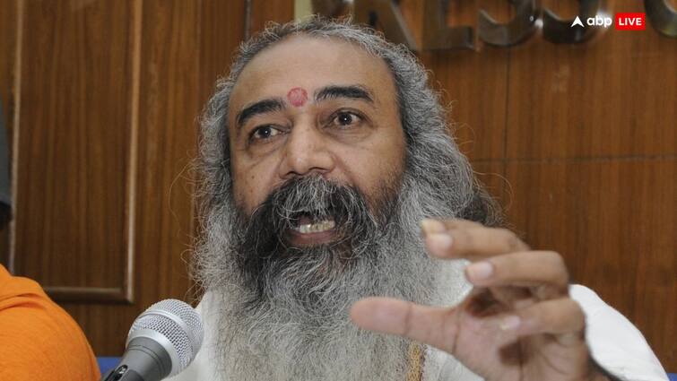 Acharya Pramod Krishnam said when he commented on Yogi Adityanath says Mallikarjun Kharge is a Hindu by name Pramod Krishnam: ‘बस नाम के हिंदू हैं कांग्रेस अध्यक्ष’, खरगे ने आतंकी से की CM योगी की तुलना तो भड़के आचार्य प्रमोद कृष्णम