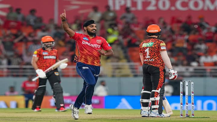 Punjab Kings (4/29) won the toss and elected to bowl first against Sunrisers Hyderabad (SRH) in their IPL 2024 faceoff on April 9 (Tuesday). SRH ended up winning the contest by 2 runs. But it was a match that could have gone either ways. Arshdeep Singh helped PBKS take early wickets.. (Image Source: PTI)