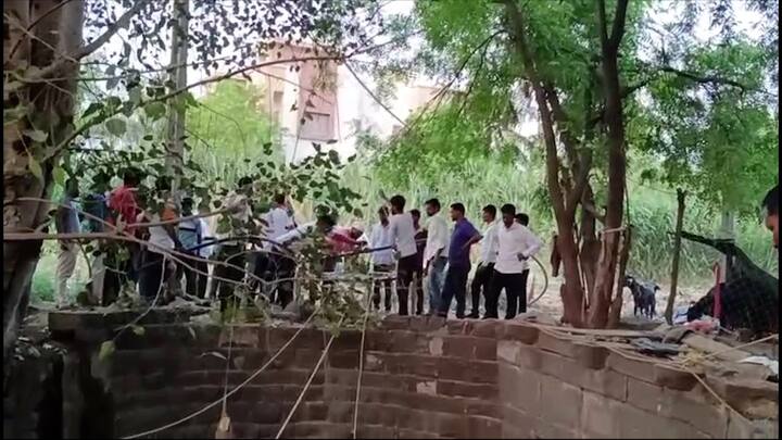 मांजरीला वाचवताना हा व्यक्ती खड्ड्यात पडला. ही गोष्ट आजुबाजूच्या लोकांच्या लक्षात येताच ते संबंधित व्यक्तीला वाचवण्यासाठी धावले. मात्र, त्याला वाचवण्याच्या नादात आणखी 5 जण बायोगॅसच्या खड्ड्यात पडले.