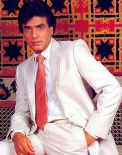 जॉबलेस होकर भी 300 करोड़ की कमाई करता है ये एक्टर, शराब-सिगरेट को नहीं लगाते हाथ, पहचाना क्या?