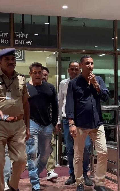 वर्कफ्रंट की बात करें सलमान खान को आखिरी बार फिल्म ‘टाइगर 3’ में देखा गया था. जिसमें वो कैटरीना कैफ संग नजर आए थे.