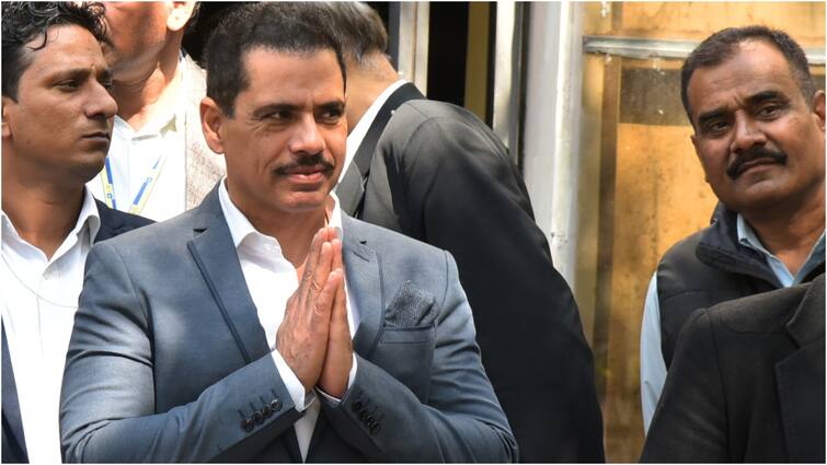 UP Politics: मैं राजनीति में रहूं या नहीं... मथुरा पहुंचे रॉबर्ट वाड्रा ने दिए बड़े संकेत, अमेठी पर किया बड़ा दावा priyanka gandhi vadra husband Robert Vadra reached Mathura gave big hints about amethi and raebareli UP Politics: मैं राजनीति में रहूं या नहीं... मथुरा पहुंचे रॉबर्ट वाड्रा ने दिए बड़े संकेत, अमेठी पर किया बड़ा दावा