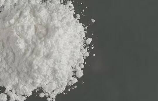 ਬ੍ਰਾਜ਼ੀਲ ਦੇ ਖੋਜਕਰਤਾਵਾਂ ਦਾ ਕਹਿਣਾ ਹੈ ਕਿ ਇਸ ਟੀਕੇ ਨੂੰ ਖਾਸ ਤੌਰ 'ਤੇ ਕੋਕੀਨ ਦੇ ਆਦੀ ਲੋਕਾਂ ਨੂੰ ਧਿਆਨ 'ਚ ਰੱਖ ਕੇ ਤਿਆਰ ਕੀਤਾ ਗਿਆ ਹੈ। ਹਾਲਾਂਕਿ, ਯਕੀਨੀ ਤੌਰ 'ਤੇ ਇਸ ਗੱਲ 'ਤੇ ਸਵਾਲ ਹਨ ਕਿ ਇਹ ਕੋਕੀਨ ਦੇ ਪੀੜਤਾਂ ਦੀ ਕਿੰਨੀ ਮਦਦ ਕਰ ਸਕੇਗਾ। ਤੁਹਾਨੂੰ ਦੱਸ ਦਈਏ ਕਿ ਯੂਰਪ ਵਿੱਚ ਗਾਂਜੇ ਤੋਂ ਬਾਅਦ ਕੋਕੀਨ ਦੂਜਾ ਸਭ ਤੋਂ ਆਮ ਨਸ਼ਾ ਹੈ। ਇਸਦਾ ਮਤਲਬ ਹੈ ਕਿ ਉੱਥੇ ਹਰ ਦੂਜਾ ਵਿਅਕਤੀ ਕੋਕੀਨ ਲੈਂਦਾ ਹੈ। ਇਸ ਦੀ ਲਤ ਇੰਨੀ ਖ਼ਤਰਨਾਕ ਹੈ ਕਿ ਇਹ ਤੁਹਾਨੂੰ ਕੁਝ ਹੀ ਸਾਲਾਂ ਵਿਚ ਮੌਤ ਦੇ ਨੇੜੇ ਲੈ ਜਾਂਦੀ ਹੈ।