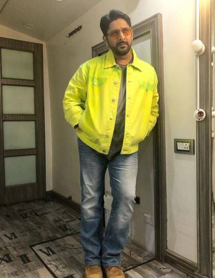 अरशद वारसी ने कहा कि संजय दत्त के साथ उनके काफी अच्छे बॉन्ड हैं. उन्होंने संजय दत्त को लेकर कहा, 'वह एक महान इंसान हैं. बहुत अच्छे हैं. मैंने उन्हें बहुत मजबूत देखा है और जो भी वो करते हैं उसे सोच-समझकर करते हैं. वो मुझे मैसेज भेजते थे ब्रो, आई मिस यू. जब वो बाहर जाते थे मुझे मैसेज करके पूछते थे भाई मैं इस जगह हूं, तुम्हे कुछ चाहिए.'