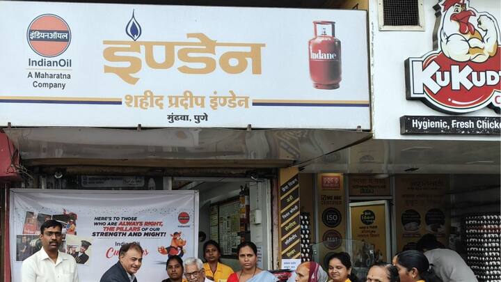 अक्सर लोगों के मन में सवाल आता है कि बिना गैस कनेक्शन लिए ही क्या गैस एजेंसी से सिलेंडर लिया जा सकता है. तो बता दें कि ऐसा नहीं हो सकता.