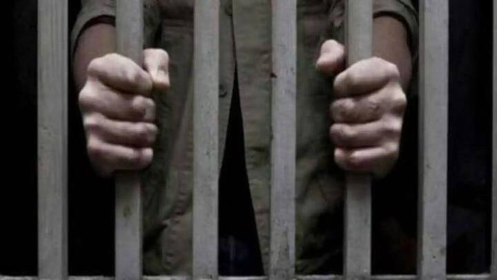 इसके अलावा अगर जेल में मिलने वाली सुविधाओं की बात की जाए तो कैदियों को घर वालों से मिलने के लिए समय दिया जाता है. उन्हें शिक्षा धर्म और आदि की पढ़ाई के लिए इजाजत दी जाती है.