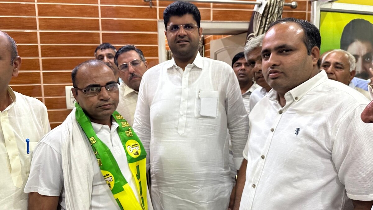 Aam Aadmi Party AAP Leader Surendra Khatkar Joins Dushyant Chautala JJP ...