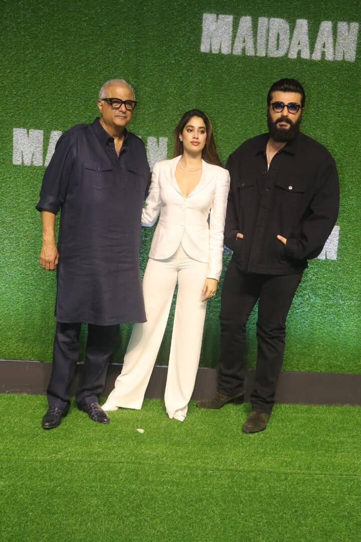 Boney Kapoor, Janhvi Kapoor, Arjun Kapoor pose together. (All images: Manav Manglani)