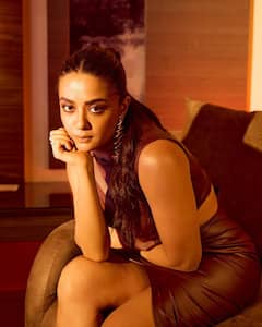 Surveen Chawla : ચોકલેટી કલરના બોડીકોન ડ્રેસમા સુરવીન ચાવલાએ આપ્યા ગ્લેમરસ પોઝ, જુઓ બોલ્ડ અંદાજ