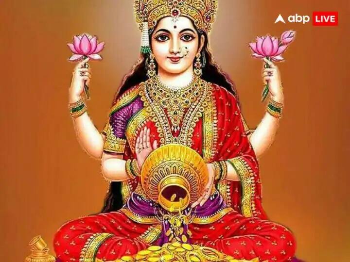 ઘરના મંદિરમાં દેવી લક્ષ્મીની મૂર્તિ હોવી જોઈએ. શુક્રવારે કમળનું ફૂલ ચઢાવો. ગણેશજીની જમણી બાજુ લક્ષ્મીજીની મૂર્તિ મૂકો.