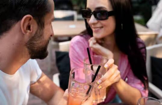 ਲੜਾਈ ਤੋਂ ਬਾਅਦ ਬਿਨਾਂ ਕੁਝ ਕਹੇ ਆਪਣੇ ਪਾਰਟਨਰ ਨੂੰ ਸਮਝਣ ਦੀ ਉਮੀਦ ਕਰਨਾ ਆਮ ਗੱਲ ਨਹੀਂ ਹੈ। ਇਸ ਲਈ ਜੇਕਰ ਤੁਸੀਂ ਆਪਣੇ ਰਿਸ਼ਤੇ ਨੂੰ ਬਚਾਉਣਾ ਚਾਹੁੰਦੇ ਹੋ ਤਾਂ ਤੁਹਾਨੂੰ ਆਪਣੇ ਪਾਰਟਨਰ ਨਾਲ ਸਾਫ਼-ਸਾਫ਼ ਗੱਲ ਕਰਨ ਦੀ ਲੋੜ ਹੈ।