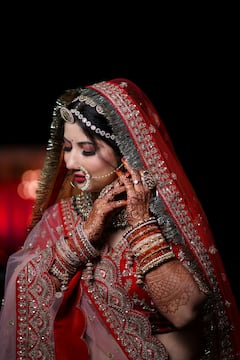 Lehenga Packing : तुम्ही लग्नासाठी लेहेंगा घेतला आहे? अशी करा त्याची पॅकिंग होणार नाही खराब !