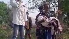 ఏపీలో హృదవిదారక ఘటన- బిడ్డ శవాన్ని భుజాన వేసుకొని 8 కిలోమీటర్ల పయనం