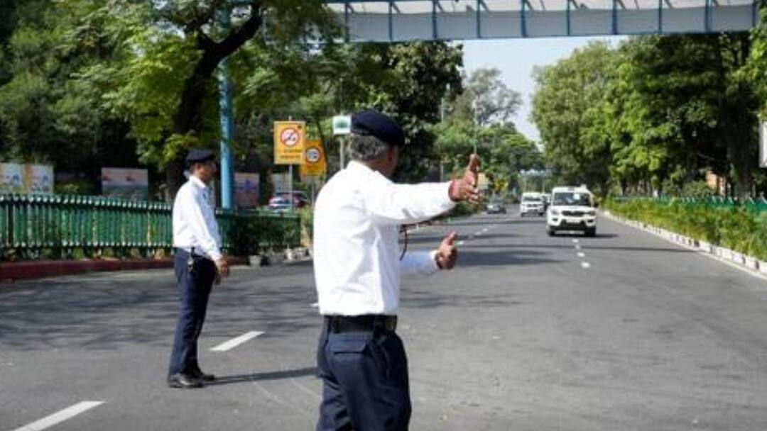 Noida Traffic Update noida flyover closed Advisory issued Check routes Noida Traffic Update: नोएडा में 45 दिनों तक बंद रहेगा फ्लाइओवर, ये रास्ते रहेंगे बंद