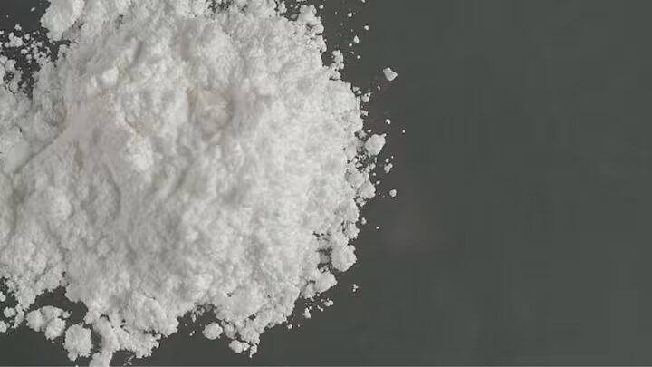 તમને જણાવી દઈએ કે, યુરોપમાં મારિજુઆના પછી કોકેન બીજી સૌથી સામાન્ય દવા છે. તેનો અર્થ એ છે કે ત્યાં દરેક બીજા વ્યસની કોકેઈન લે છે. તેનું વ્યસન એટલું ખતરનાક છે કે તે તમને થોડા વર્ષોમાં મૃત્યુની નજીક લઈ જાય છે.