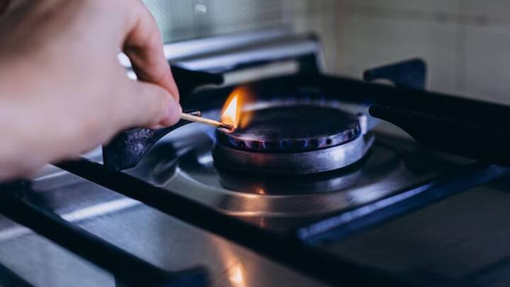 किसी को भी घर में गैस चूल्हे का इस्तेमाल करने के लिए सिलेंडर की आवश्यकता होती है. बिना सिलेंडर के गैस चूल्हे इस्तेमाल नहीं हो पाते.