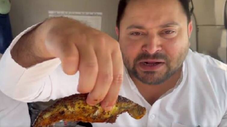 Bihar Tejashwi Yadav Post To Eating Fish With Mukesh Sahni During lok Sabha Election Campaign VIDEO: मुकेश सहनी के साथ हेलिकॉप्टर में तेजस्वी यादव ने खाई मछली-रोटी, शरबत और सत्तू का भी इंतजाम