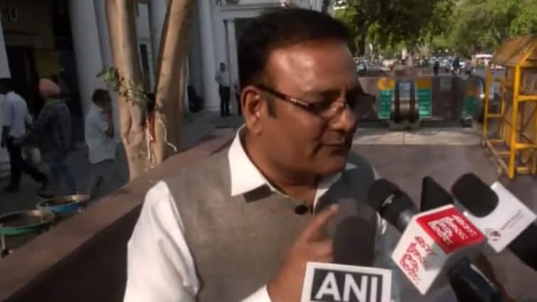 Delhi Minister Raaj Kumar Anand Resigns From AAP Delhi Minister Raaj Kumar Anand Resigns From AAP, Says 'Party Was Born To Fight Corruption, But...'