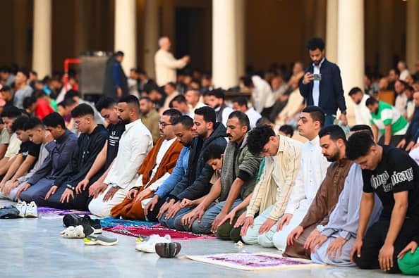 Muslims perform prayers at Amr Ibn al-Aas Mosque during the first day of Eid al-Fitr in Cairo, Egypt. (Image Source: Getty)