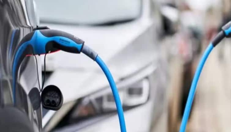 Never make these 5 mistakes when charging an electric car  Electric Car ચાર્જ કરતા સમયે ક્યારેય ન કરો આ 5 ભૂલ, નહી તો થઈ શકે છે મોટુ નુકસાન 