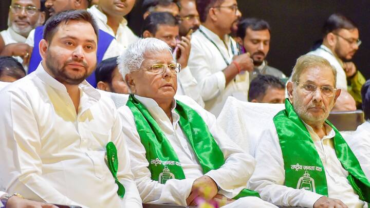 शरद यादव देश के पहले ऐसे नेता थे जो तीन राज्यों में सांसद के रूप में प्रतिनिधित्व कर चुके हैं. उनकी वक्त से लगातार शांतनु यादव मधेपुरा में दौरा करते रहे हैं.