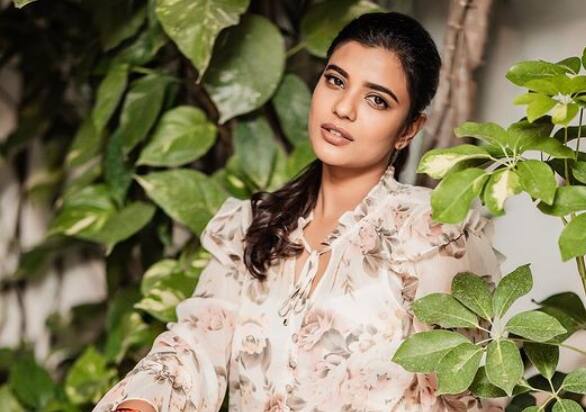 எந்த கதாபாத்திரமானாலும் அதில் சிறப்பாக நடித்து ஸ்கோர் செய்ய கூடியவர்.
