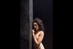 Sobhita Dhulipala : మిట్ట మధ్యాహ్నం.. కర్లీ హెయిర్​తో.. స్పైసీ లుక్స్​ ఇస్తూ మతి పొగొడుతున్న శోభితా ధూళిపాల