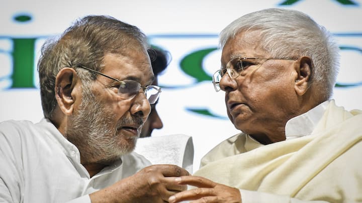 कहा जाए तो शरद यादव का लालू परिवार से पारिवारिक रिश्ता सा दिखता था और शांतनु को उम्मीद थी कि अपने पिता की पारंपरिक सीट पर आरजेडी की ओर से उन्हें मौका मिलेगा.