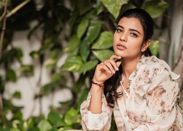 தமிழ் சினிமா மட்டுமின்றி தெலுங்கு மற்றும் மலையாள படங்களிலும் நடித்து வருகிறார்.