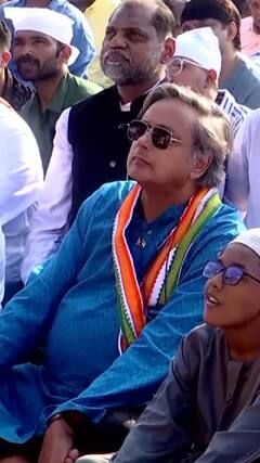 Eid की नमाज में शामिल हुए Shashi Tharoor | #abpnewsshorts