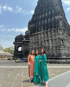 Raveena Tandon Visits Trimbakeshwar Shiva Temple With Daughter Rasha - See Pics