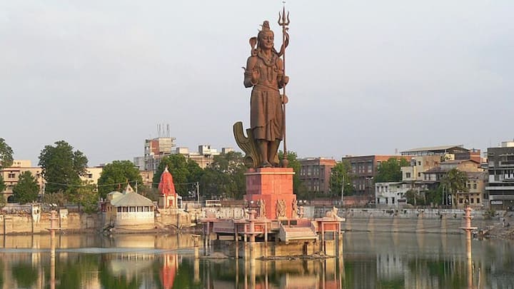 अंकोट्टका एक छोटा शहर हुआ करता था. फिलहाल वर्तमान में इसे अकोटा शहर के नाम से जाना जाता है. उस समय है पूरा क्षेत्र अंकोट्टका कहा जाता था.