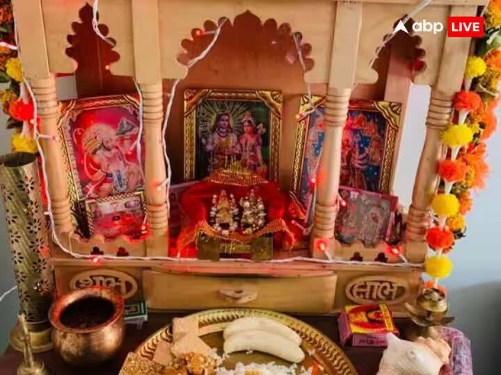 હિંદુ ધર્મમાં આપણે પૂજા માટે આપણા મંદિરોમાં અનેક દેવી-દેવતાઓની મૂર્તિઓ રાખીએ છીએ. પરંતુ આ મૂર્તિઓ રાખતી વખતે મૂર્તિ કેવી રીતે અને કઈ દિશામાં રાખવી તેનું ખાસ ધ્યાન રાખવાની જરૂર છે.