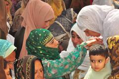 Eid 2024: जम्मू-कश्मीर में आज ही मनाई जा रही ईद, गले लगकर दी मुबारकबाद, देखें तस्वीरें