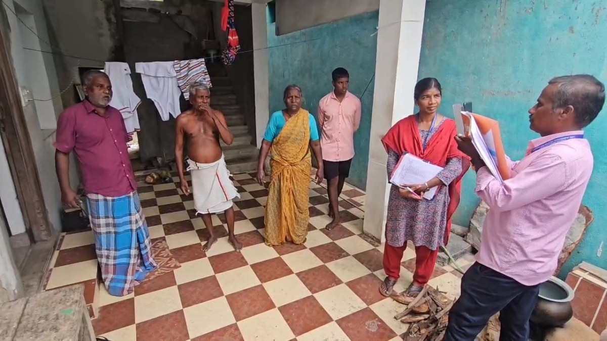 பரந்தூர் விவகாரம்;  ஒரு தபால் வாக்கு கூட பதிவாகவில்லை - அதிகாரிகளை திருப்பி அனுப்பிய  கிராம மக்கள்