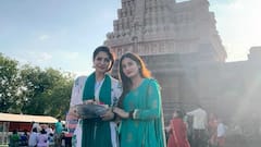 कपाळावर टिळक आणि हातात फुलं घेऊन रविना टंडन भक्तीत तल्लीन!