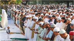 Eid 2024: जम्मू-कश्मीर में आज ही मनाई जा रही ईद, गले लगकर दी मुबारकबाद, देखें तस्वीरें