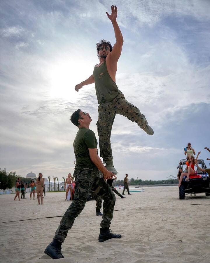 रिपोर्ट्स की मानें तो इस फिल्म के लिए टाइगर श्रॉफ ने बीस करोड़ रुपये की भारी भरकम फीस चार्ज की है.