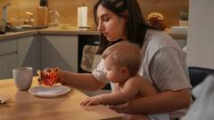 क्या है बेबी लेड वीनिंग? नए पेरेंट्स को जरूर जानना चाहिए