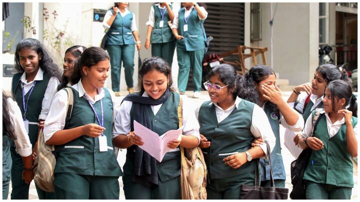 जेएसी दसवीं और बारहवीं के नतीजे कब जारी होंगे इस बारे में बोर्ड ने अभी तक कोई अपडेट साझा नहीं किया है. बेहतर होगा कि ताजा जानकारियों के लिए आप ऊपर दी गई वेबसाइट विजिट करते रहें.