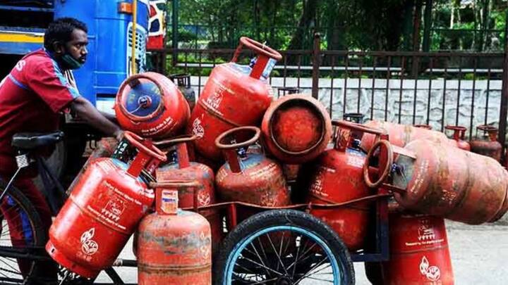 गैस कनेक्शन लेने के बाद आपको कनेक्शन की एक किताब भी दी जाती है. उस किताब के तहत आप अपने सभी सिलेंडर एजेंसी से रिफिल करवाते हैं. कनेक्शन नहीं होगा तो आप अपने सिलेंडर रिफिलि भी नहीं करवा पाएंगे