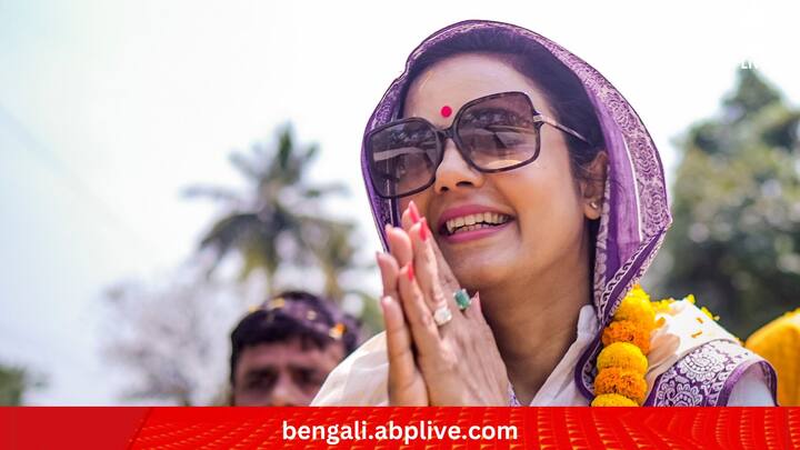 আগামী ১৩ মে চতুর্থ দফায় ভোটগ্রহণ কৃষ্ণনগরে। সেখানে তৃণমূলের প্রার্থী মহুয়া মৈত্র, বিজেপি-র অমৃতা রায় এবং সিপিএম প্রার্থী এস এম সাদি। সমীক্ষা বলছে, কৃষ্ণনগরে হাড্ডাহাড্ডি লড়াই হতে পারে। ১ শতাংশ সুইং হলেই পাল্টে যেতে পারে ফলাফল। তবে সম্ভাব্য জয়ী হিসেবে এগিয়ে রয়েছেন মহুয়া।(ছবি:PTI)