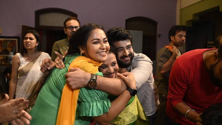 এছাড়াও ধারাবাহিকে ভরত কল, সমতা দাস, অনুরাধা মুখোপাধ্যায়ের মতো অভিনেতা-অভিনেত্রীরা রয়েছেন একাধিক গুরুত্বপূর্ণ চরিত্রে।